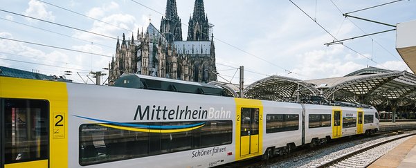 Zug der Mittelrheinbahn am Hauptbahnhof Köln