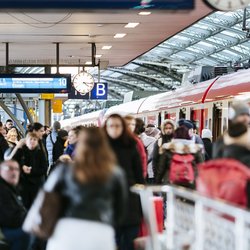 Über Fronleichnam kommt mehr Personal an Bahnhöfen auf den Hauptverkehrsachsen in NRW zum Einsatz
