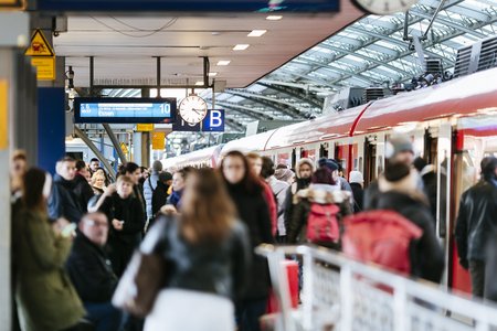 Über Fronleichnam kommt mehr Personal an Bahnhöfen auf den Hauptverkehrsachsen in NRW zum Einsatz