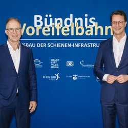 NRW-Verkehrsminister Hendrik Wüst (r.) und NVR-Geschäftsführer Dr. Norbert Reinkober